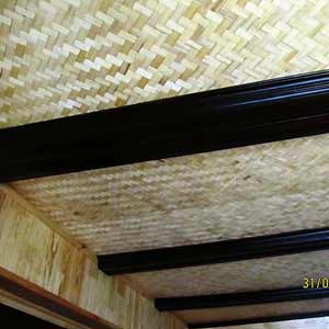 Бамбуковые плиты Восток на потолке