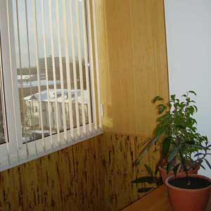 Бамбуковые обои на балконе